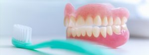 how to clean your dentures